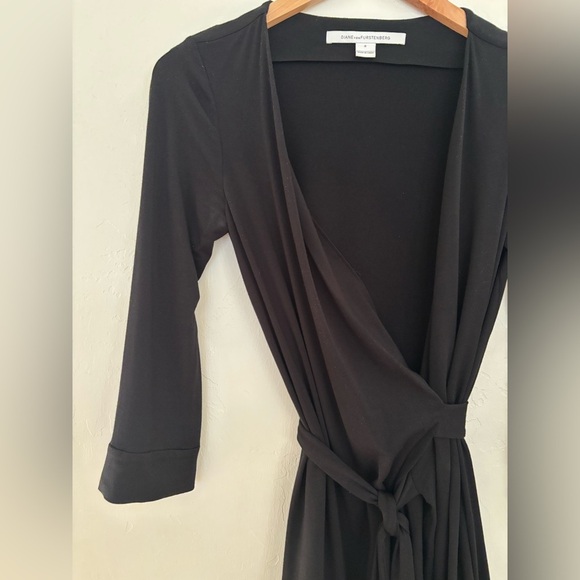 Diane von Furstenberg New Two Black Wrap
Front 3/4 Sleeve V Neck Mini Dress sz 0 - Picture 7 of 7